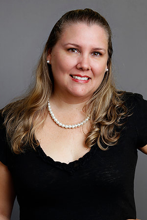 Photo of Realtor Broker Jennifer Rhodes of RhodesToKona.com 